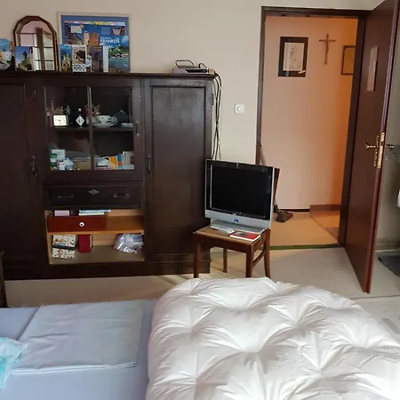 Schoenes Und Komfortables Zimmer